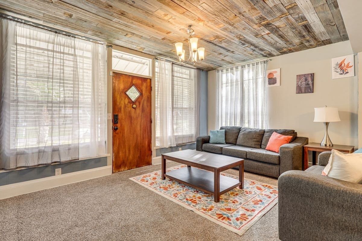 6932 Oakwood Street - Photo 3 of 27