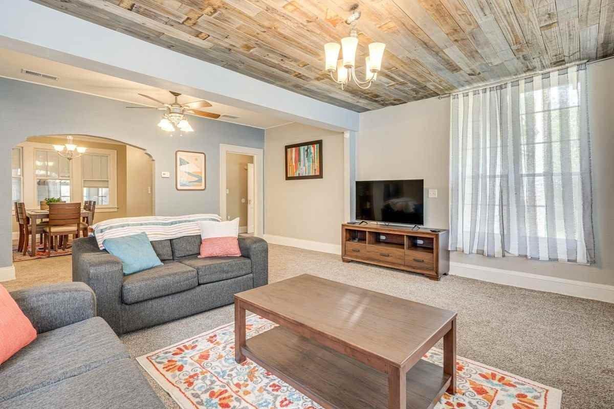 6932 Oakwood Street - Photo 4 of 27