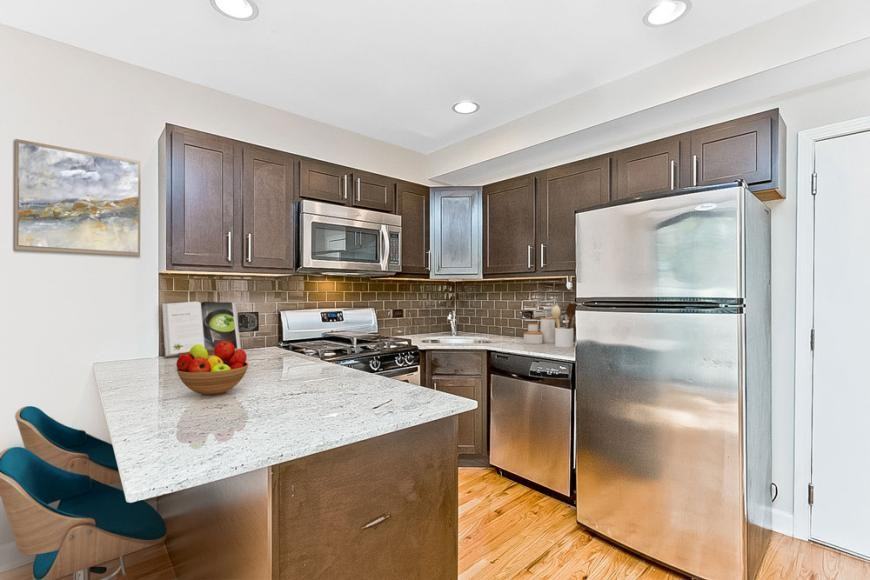 4759 N Maplewood Ave - Photo 2 of 9