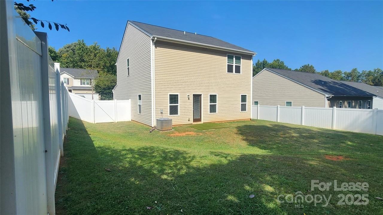 6234 Sydney Mae Lane - Photo 4 of 38