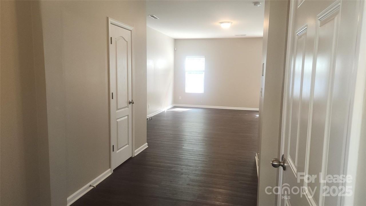 6234 Sydney Mae Lane - Photo 7 of 38