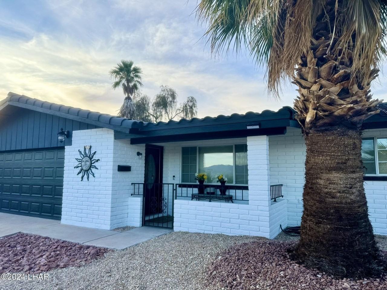 2715 Shasta Ln - Photo 3 of 50