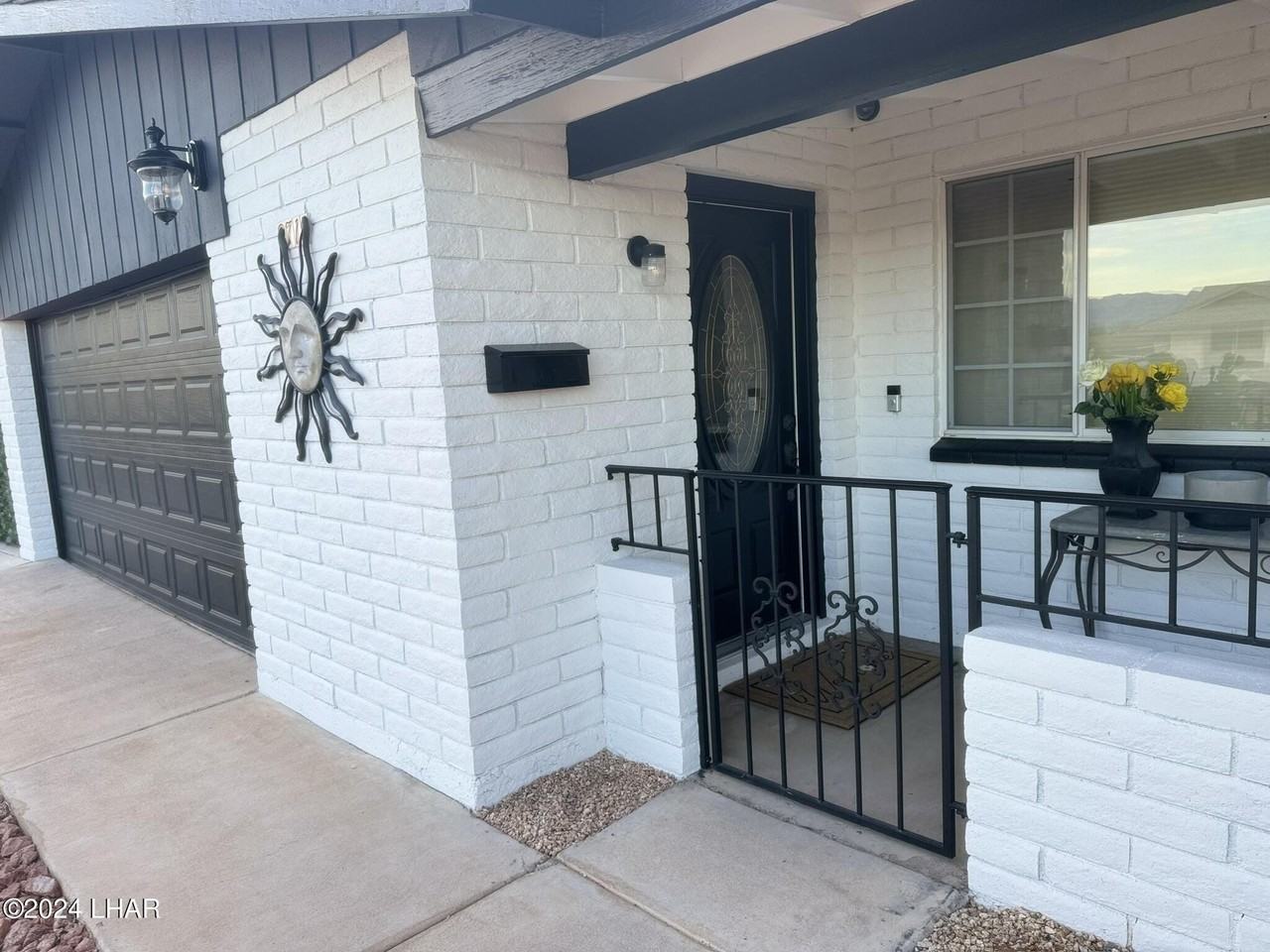 2715 Shasta Ln - Photo 4 of 50