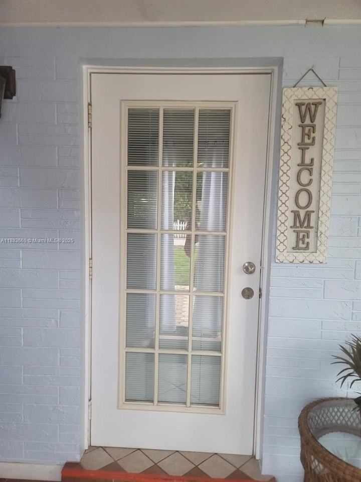 1624 Ne Orion St - Photo 3 of 20