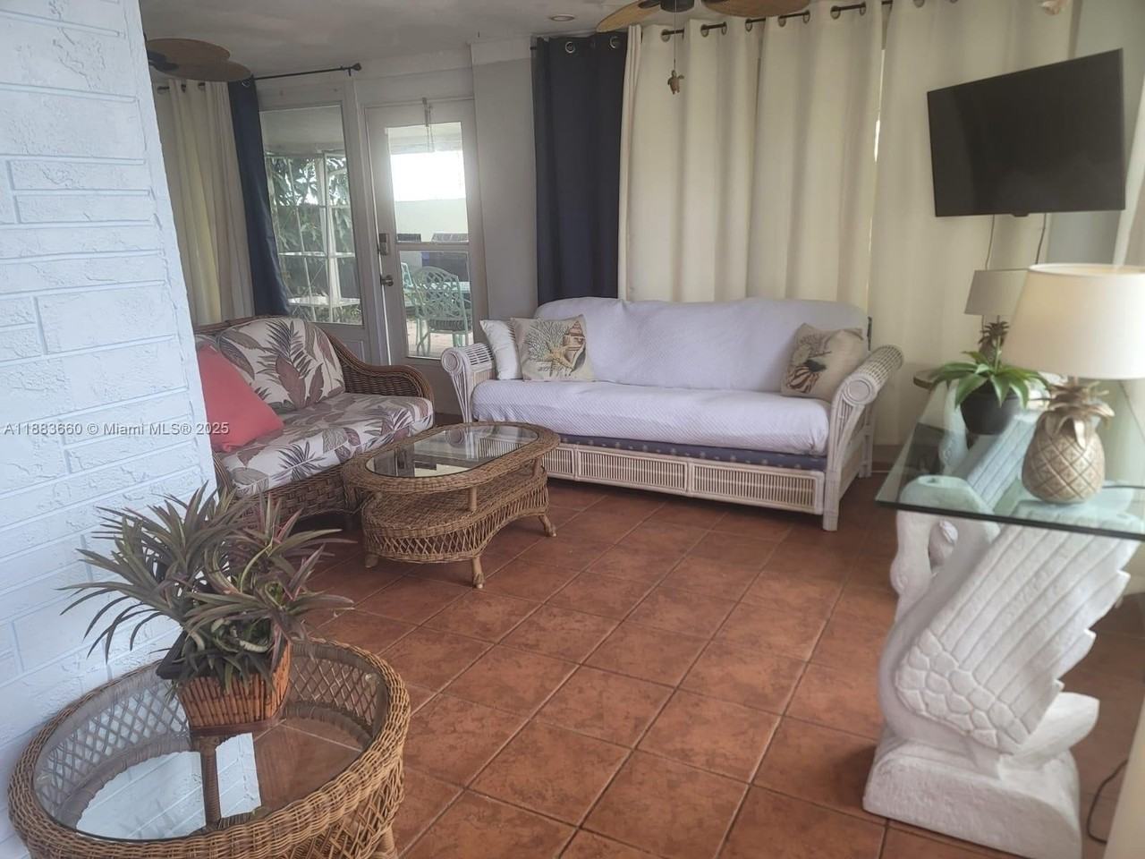 1624 Ne Orion St - Photo 4 of 20