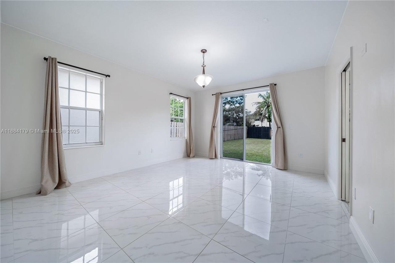 14105 Sw 168th Ln - Photo 6 of 18