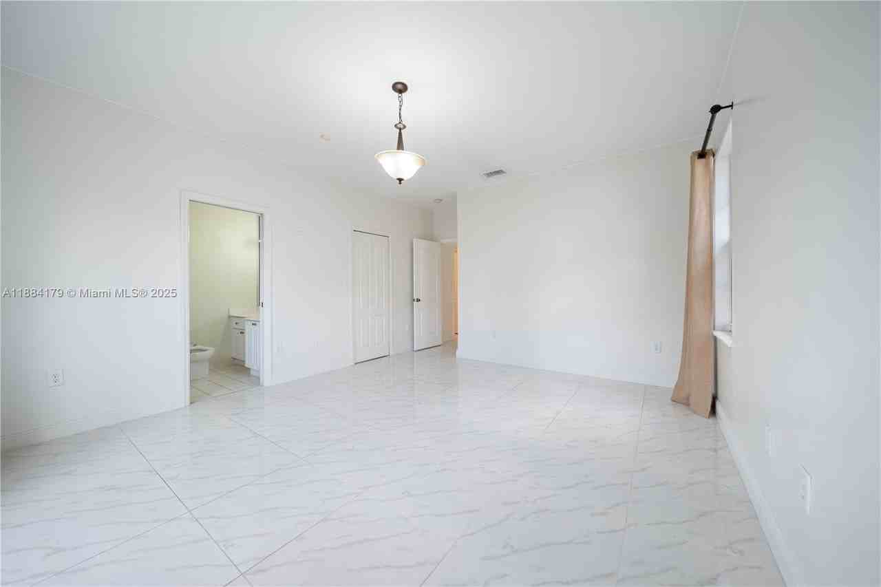 14105 Sw 168th Ln - Photo 7 of 18