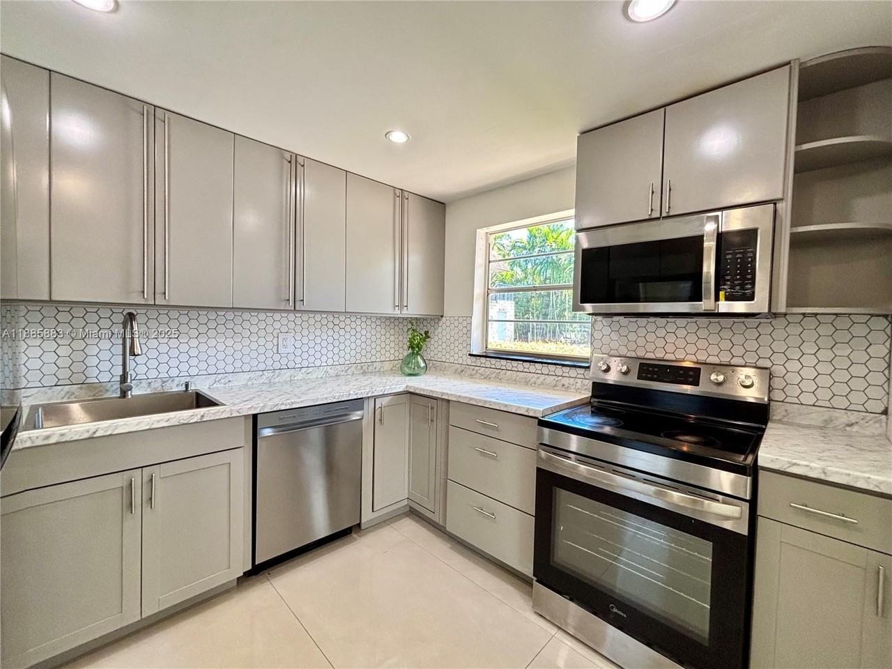 15391 S Dixie Hwy #52 - Photo 3 of 27