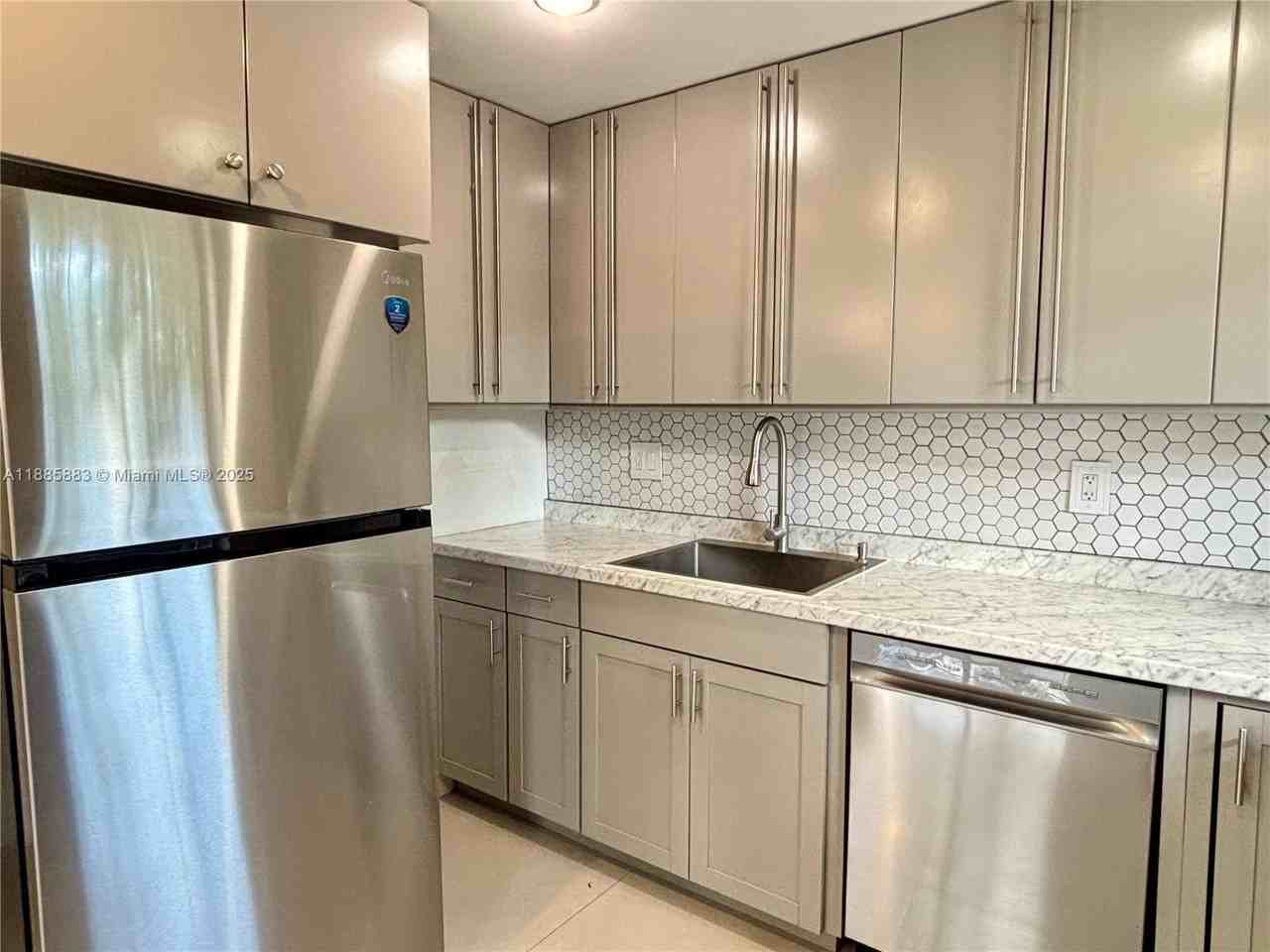 15391 S Dixie Hwy #52 - Photo 5 of 27