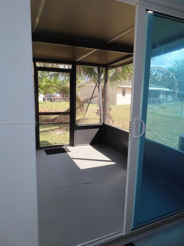 95 Sw 17th Ter #0 - Photo 5 of 48