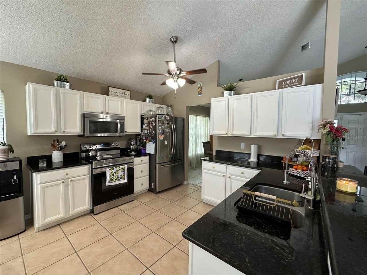 2227 Mallory Cir - Photo 5 of 23