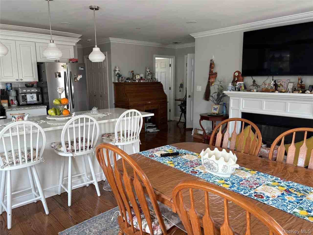 346 S Main St - Photo 5 of 33