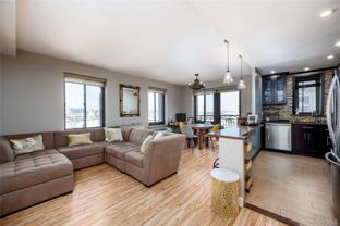 100 W Broadway #4S - Photo 1 of 1