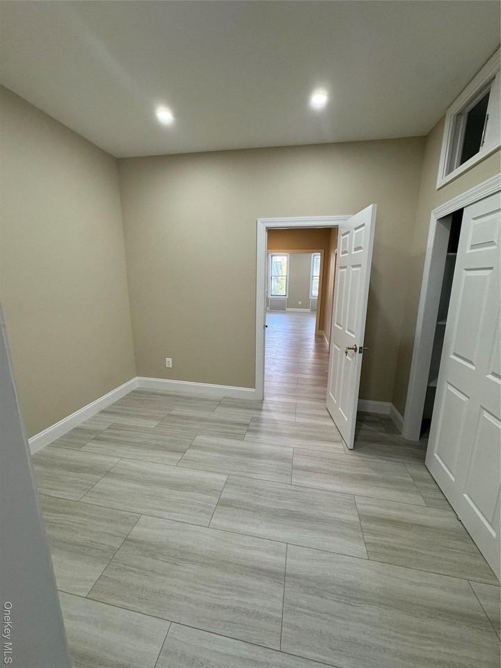 5942 Grove St - Photo 2 of 12