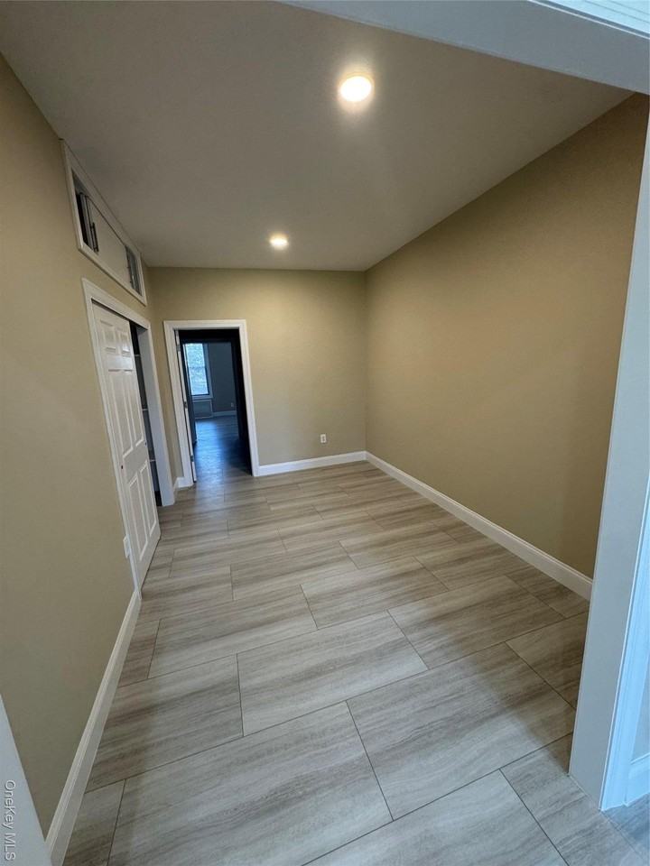 5942 Grove St - Photo 5 of 12