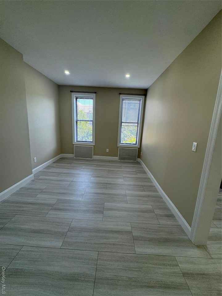 5942 Grove St - Photo 6 of 12