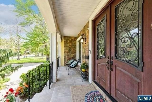 214 Durie Ave - Photo 4 of 48