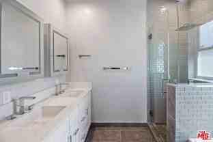 1846 S Barrington Ave - Photo 1 of 1