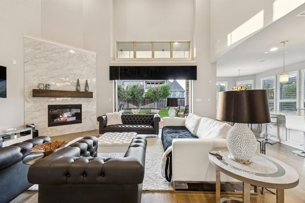 920 Rhone Ln - Photo 2 of 40