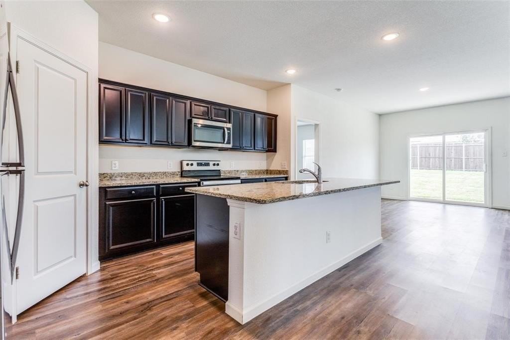 825 Cherry Blossom St - Photo 5 of 25