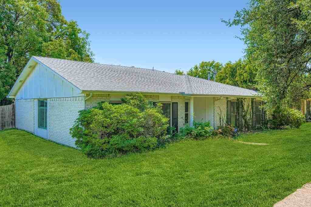 11026 Mccree Rd - Photo 2 of 32