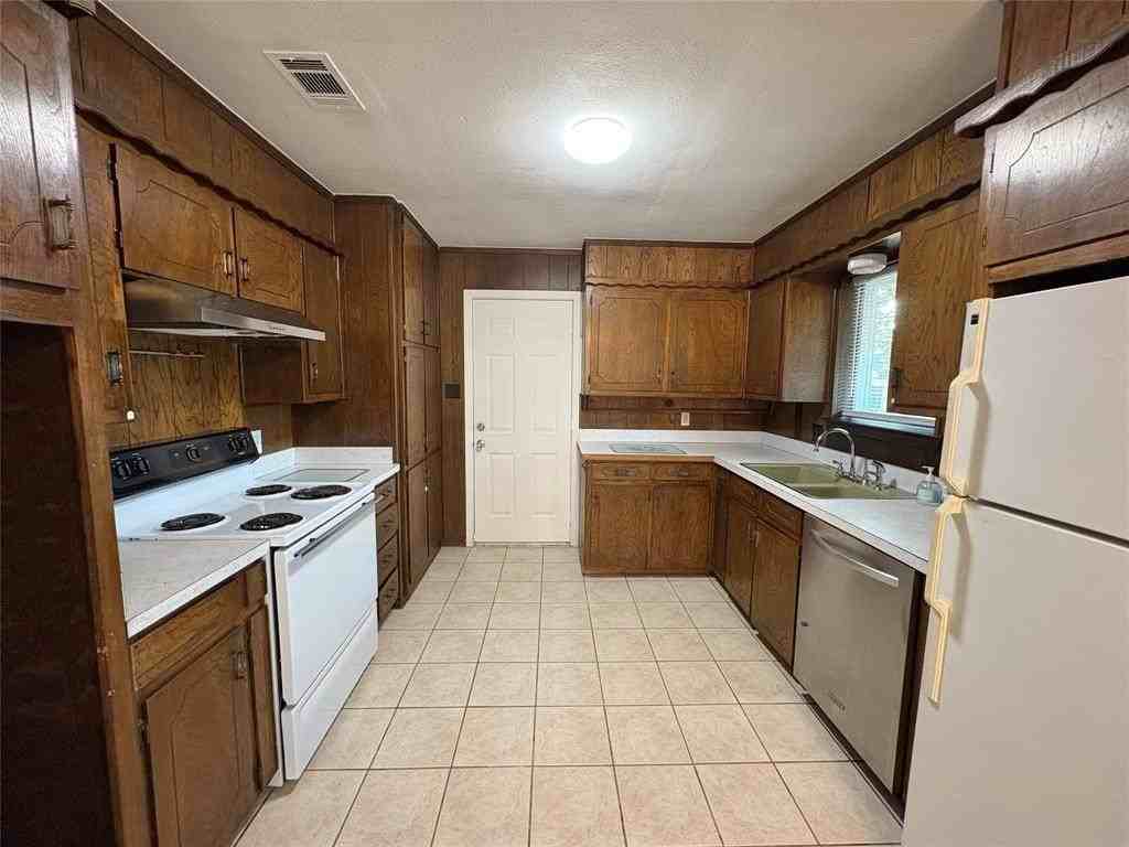 4925 Geddes Avenue - Photo 5 of 21