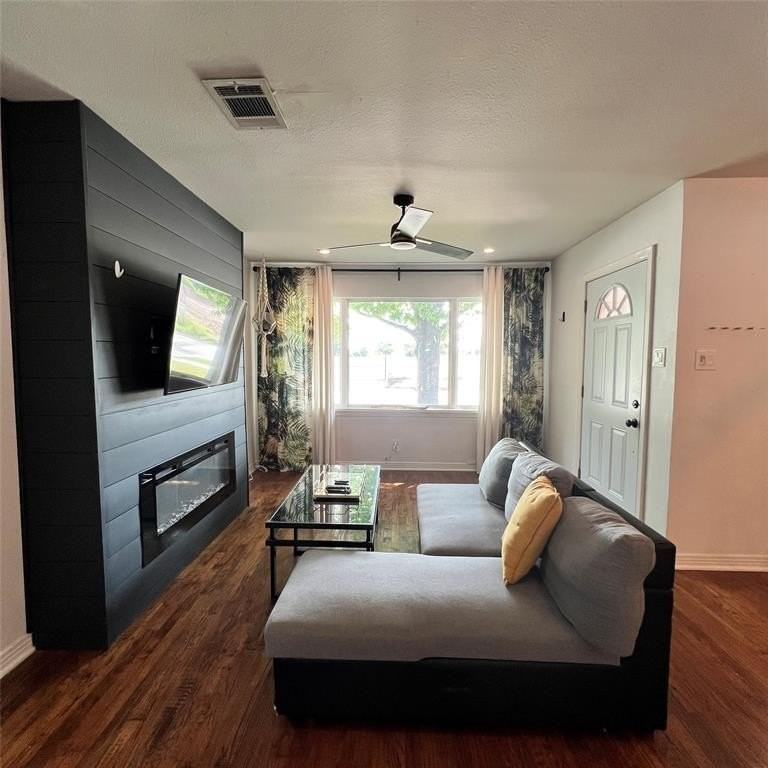 2441 Falls Dr - Photo 4 of 17