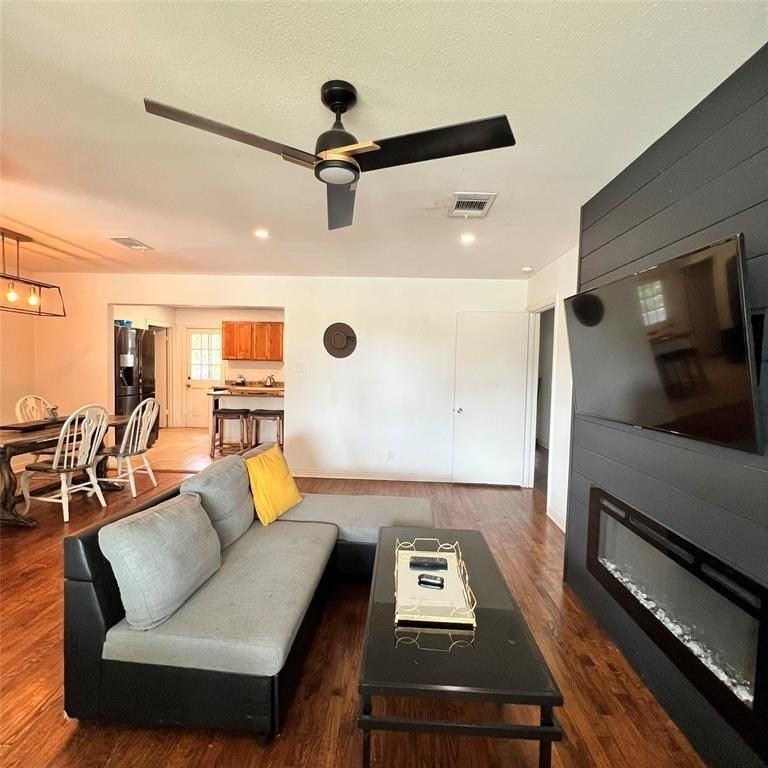 2441 Falls Dr - Photo 6 of 17