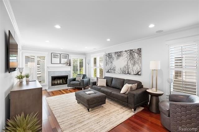 691 Wallace St - Photo 2 of 33