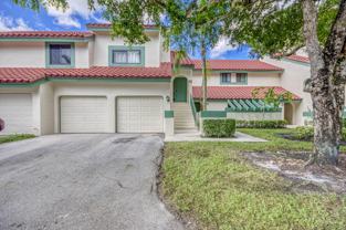 24 Lexington Ln W #B - Photo 1 of 1