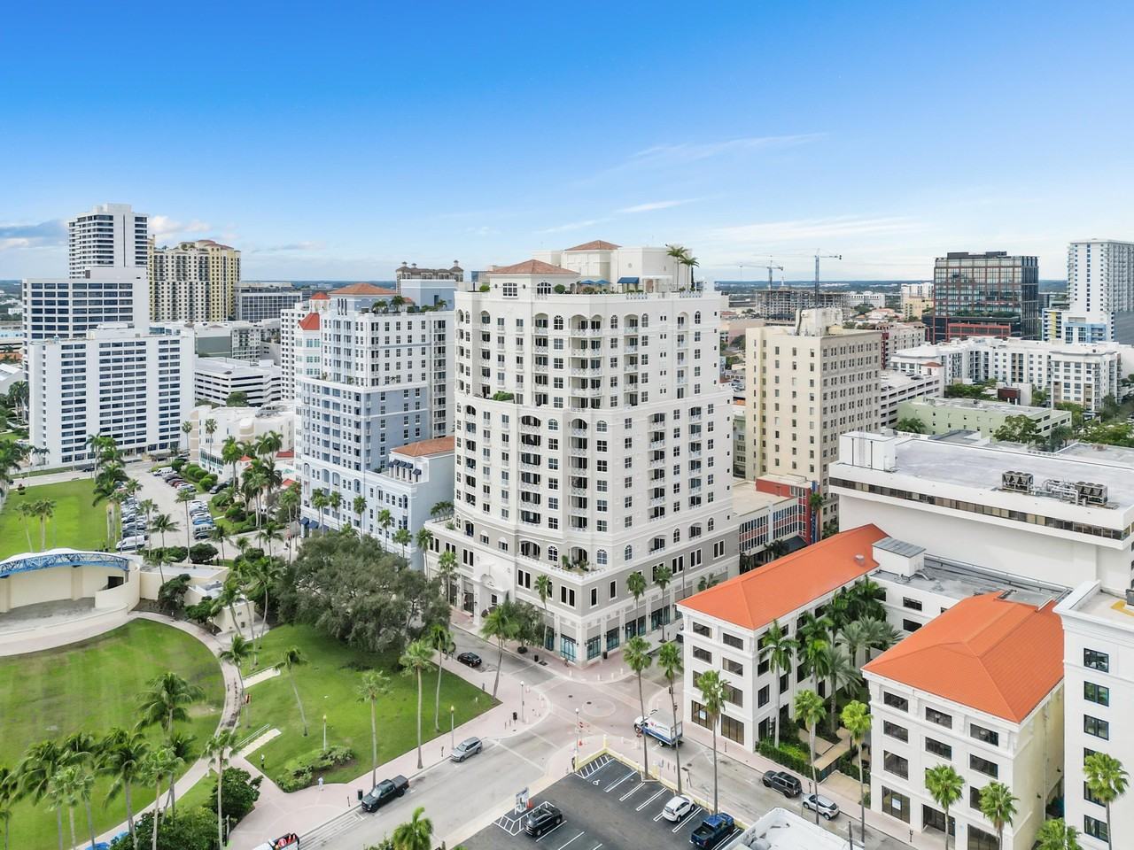 201 S Narcissus Ave #605 - Photo 2 of 33