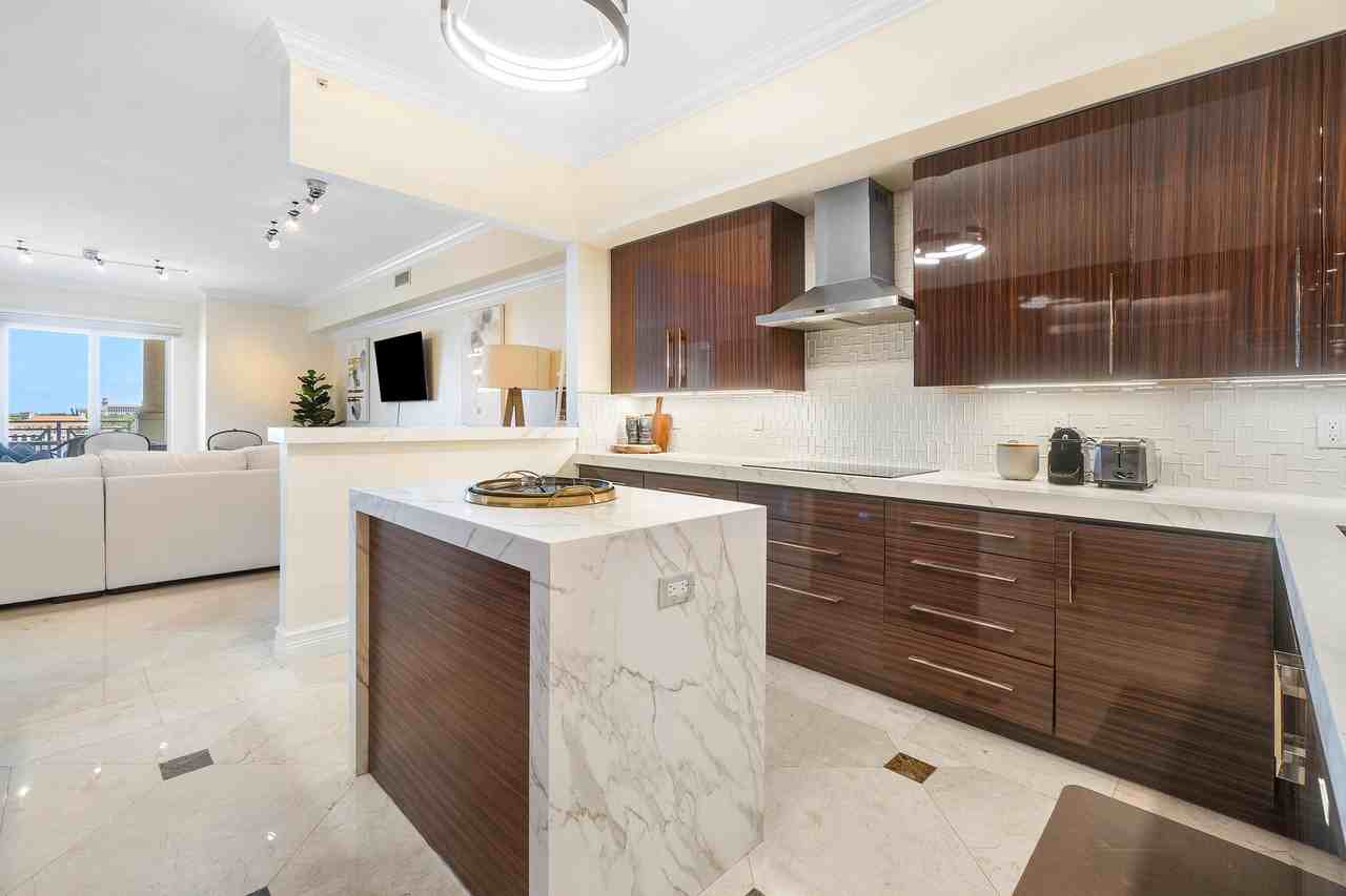 201 S Narcissus Ave #605 - Photo 3 of 33