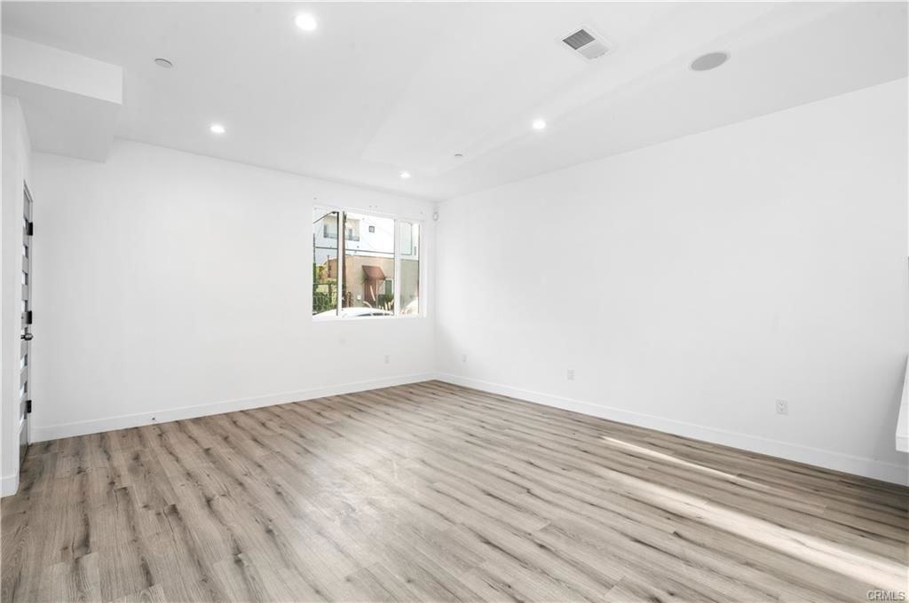 10857 Morrison St - Photo 2 of 6