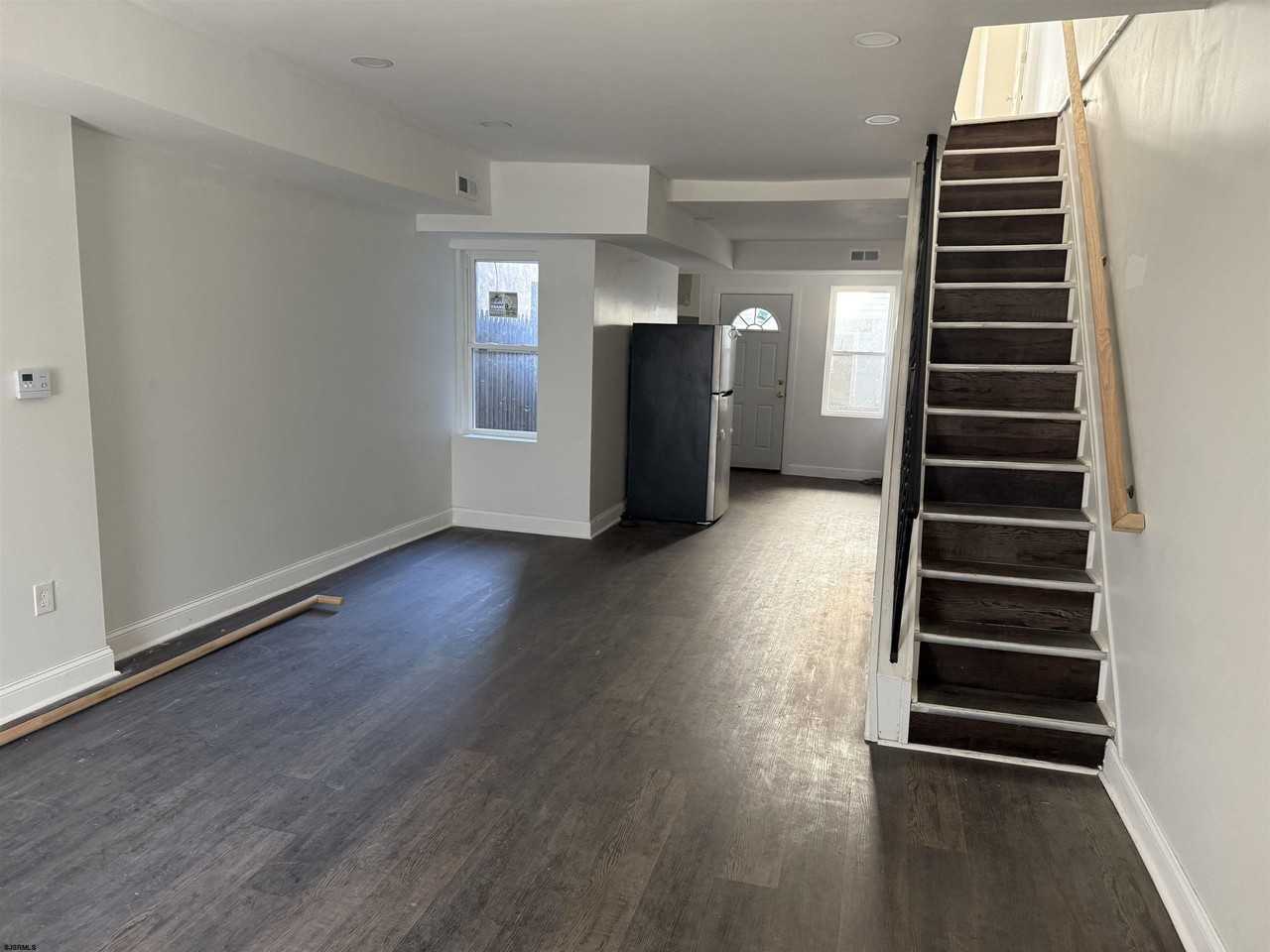 2417 Pacific Ave - Photo 3 of 27