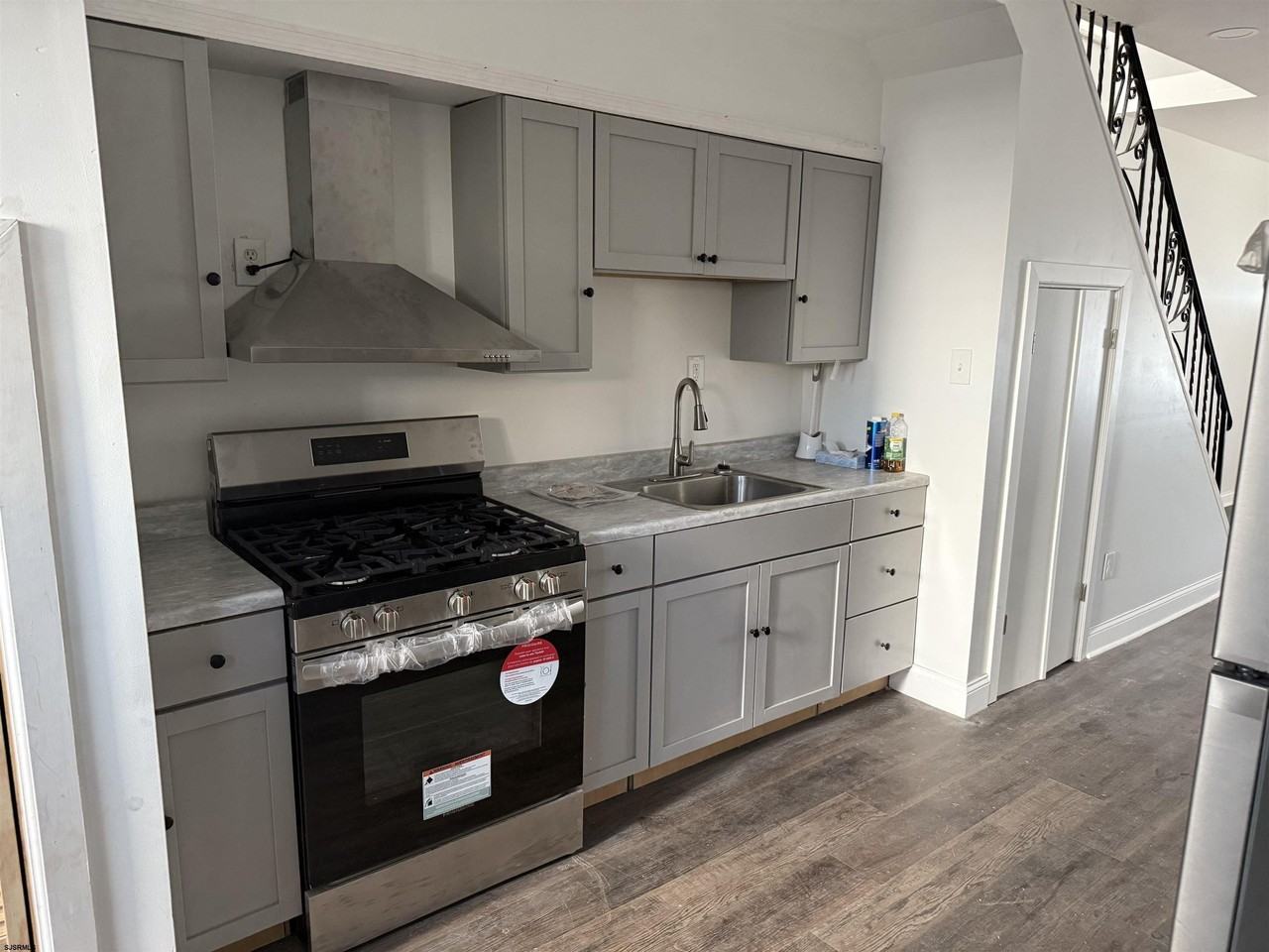 2417 Pacific Ave - Photo 5 of 27