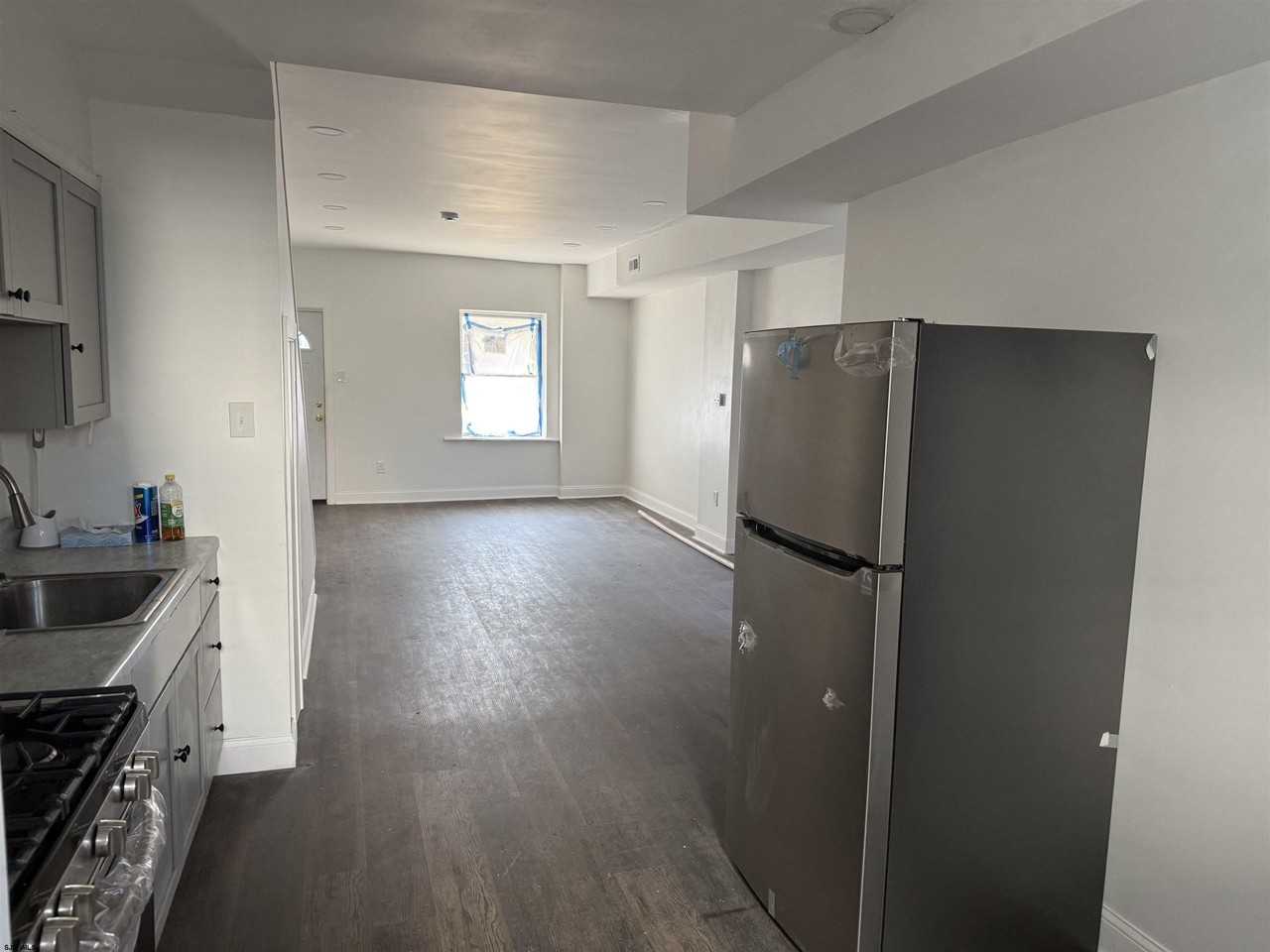 2417 Pacific Ave - Photo 6 of 27