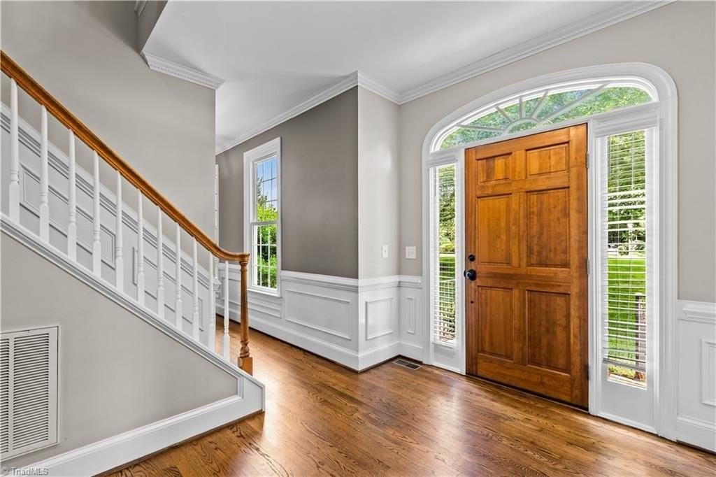 1403 Regents Park Ln - Photo 2 of 31