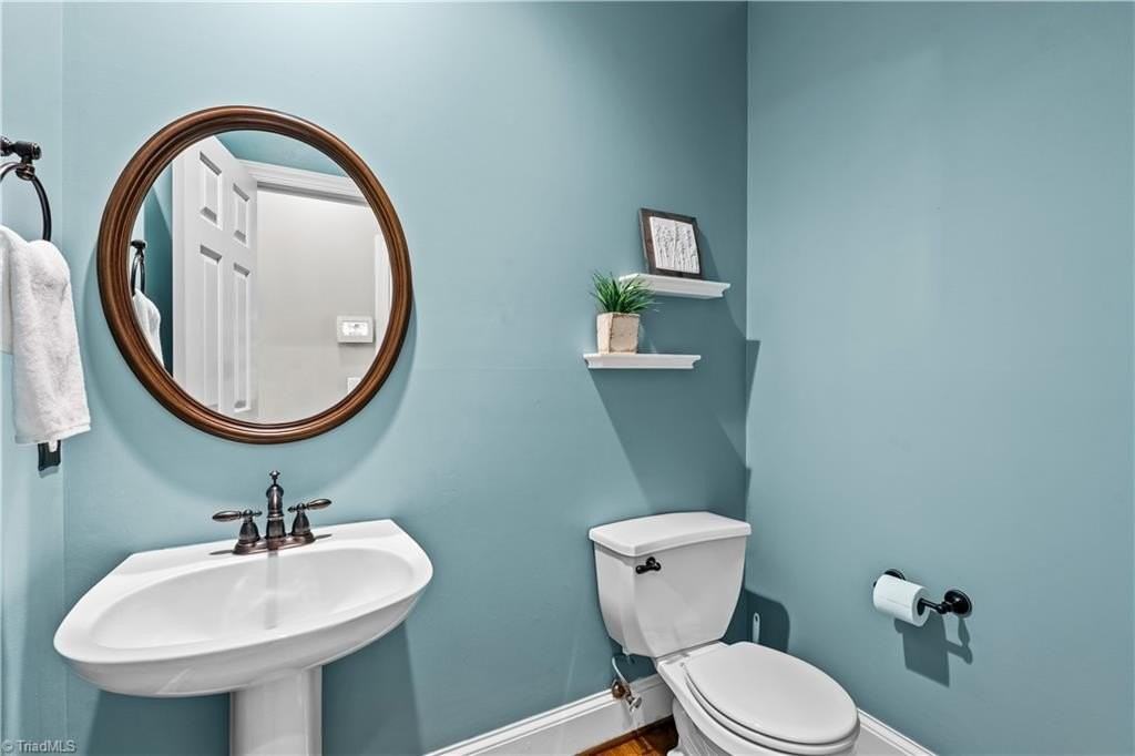 1403 Regents Park Ln - Photo 5 of 31