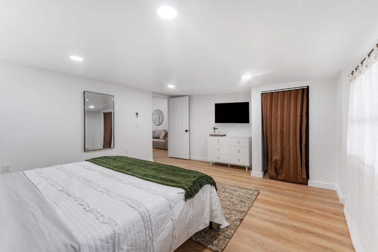 N Cortez St - Photo 3 of 13