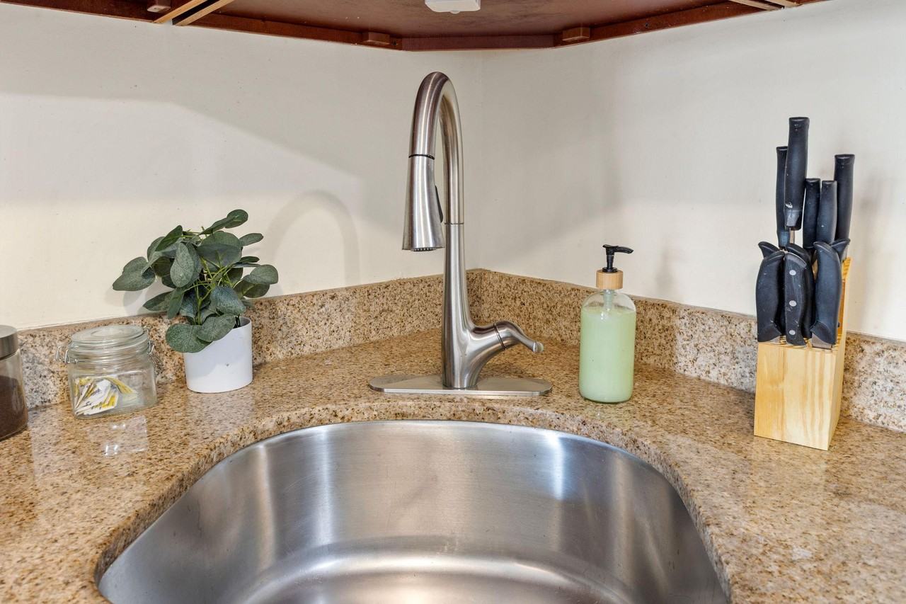 N Willington St - Photo 4 of 14