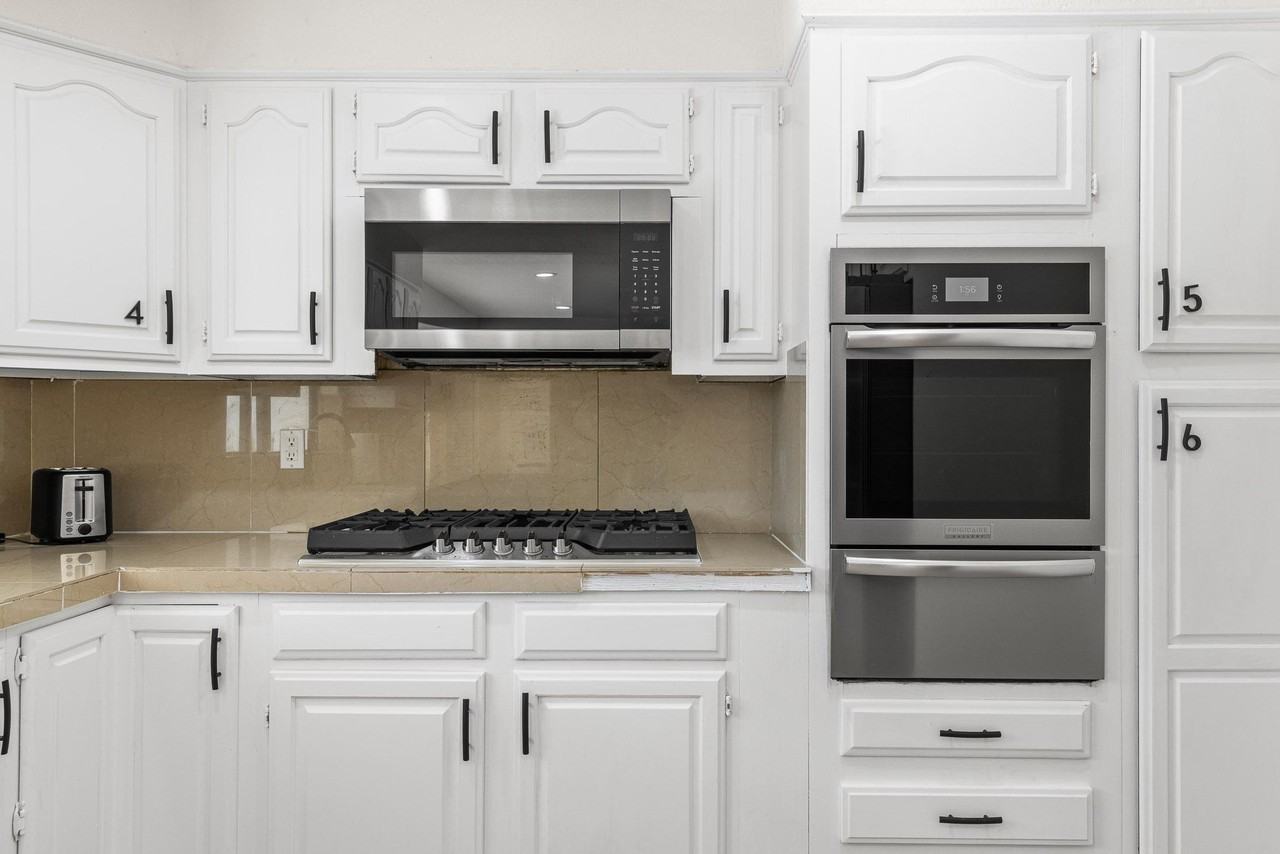 Avenida La Vista - Photo 2 of 15