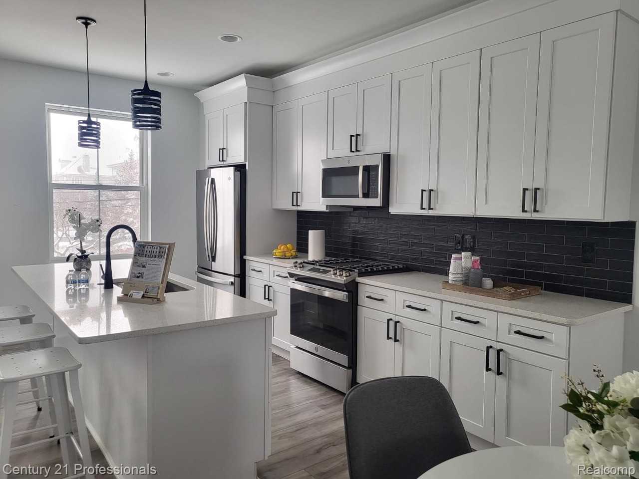 2917 Summers Pl - Photo 6 of 11