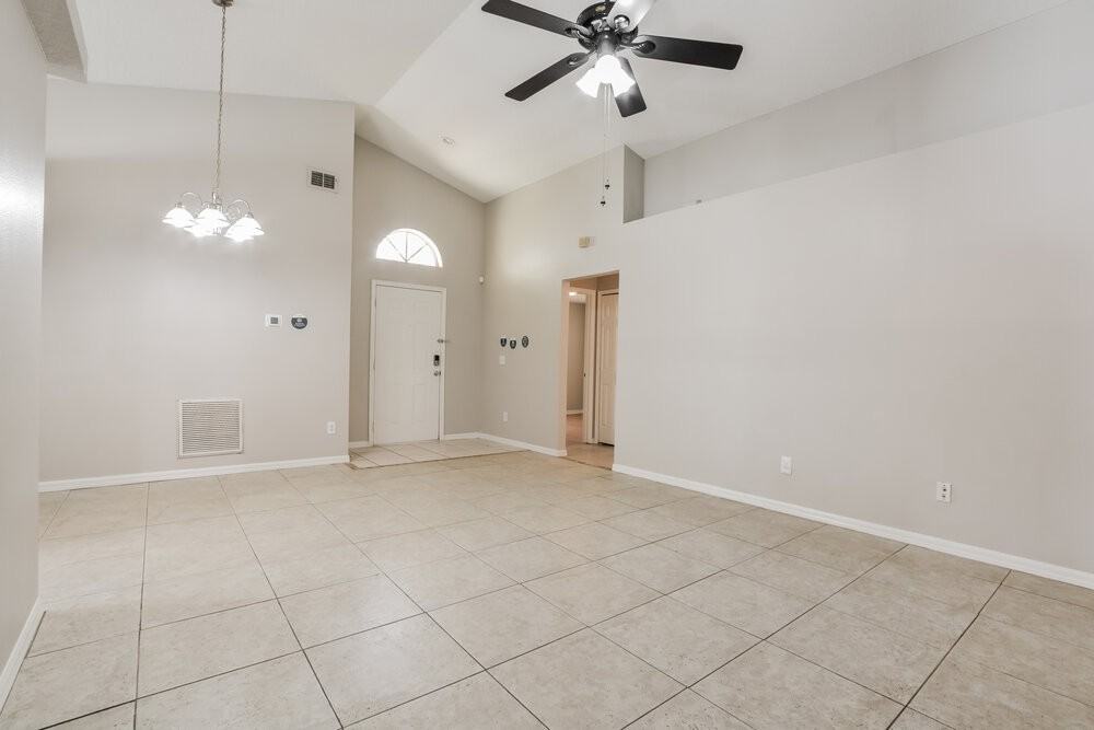 1319 Acorn Cir - Photo 3 of 16