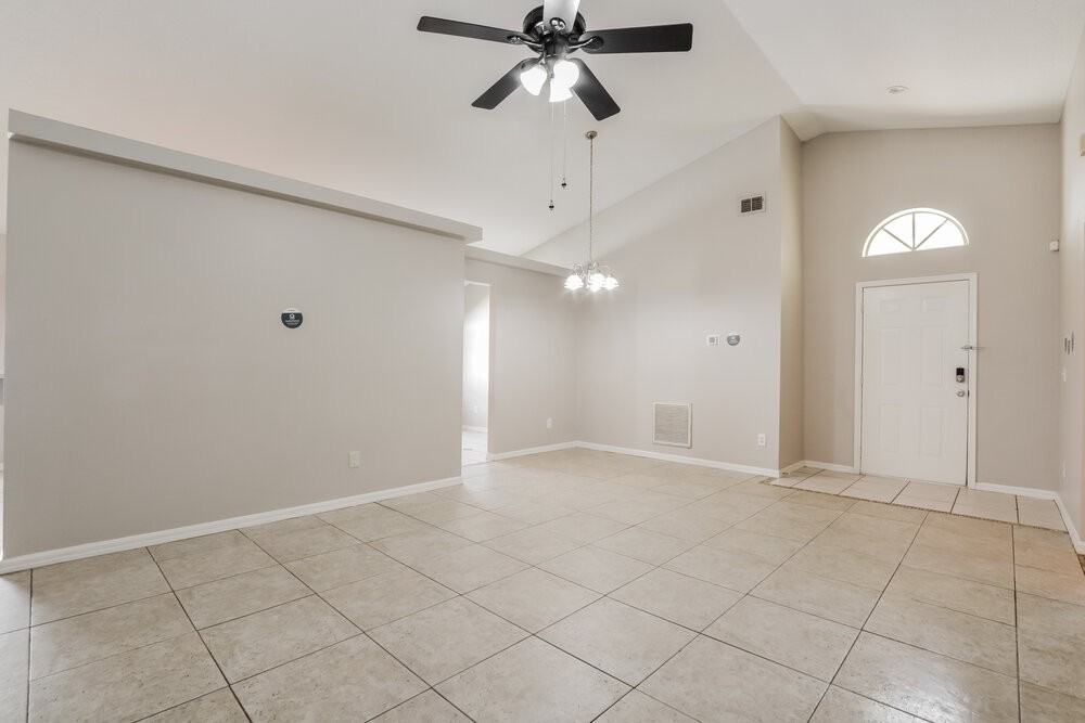 1319 Acorn Cir - Photo 4 of 16