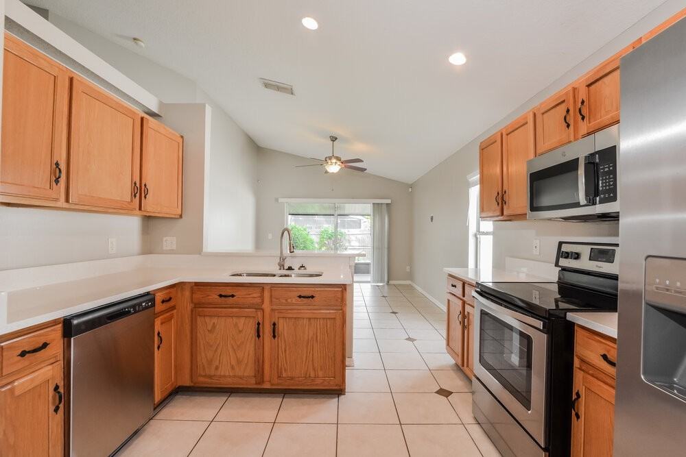 1319 Acorn Cir - Photo 6 of 16
