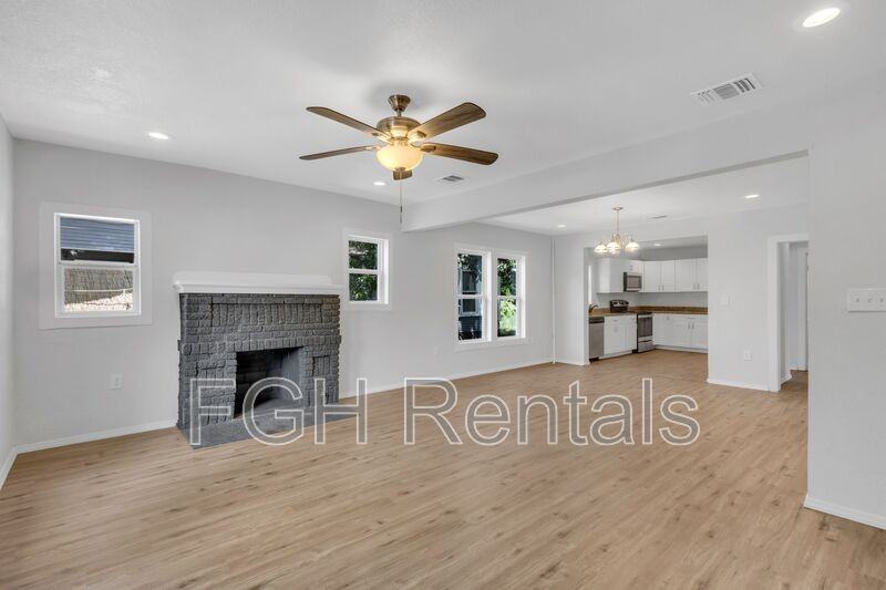 915 Canton - Photo 4 of 10