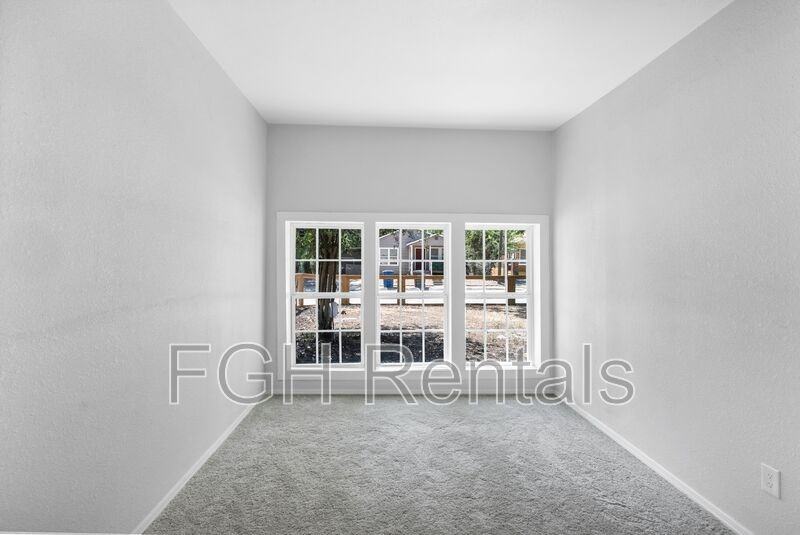 915 Canton - Photo 7 of 10