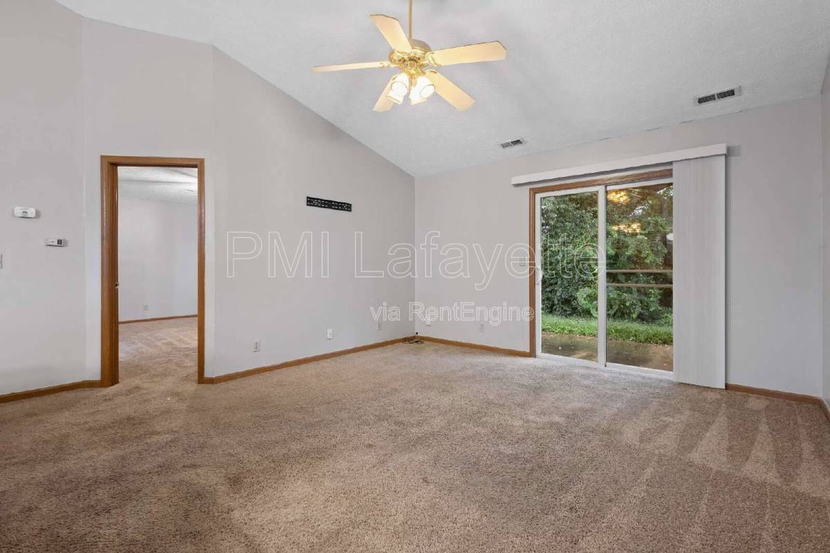 2039 Bridgewater Cir - Photo 2 of 10