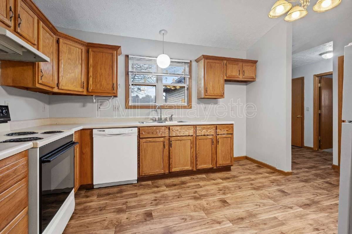 2039 Bridgewater Cir - Photo 3 of 10