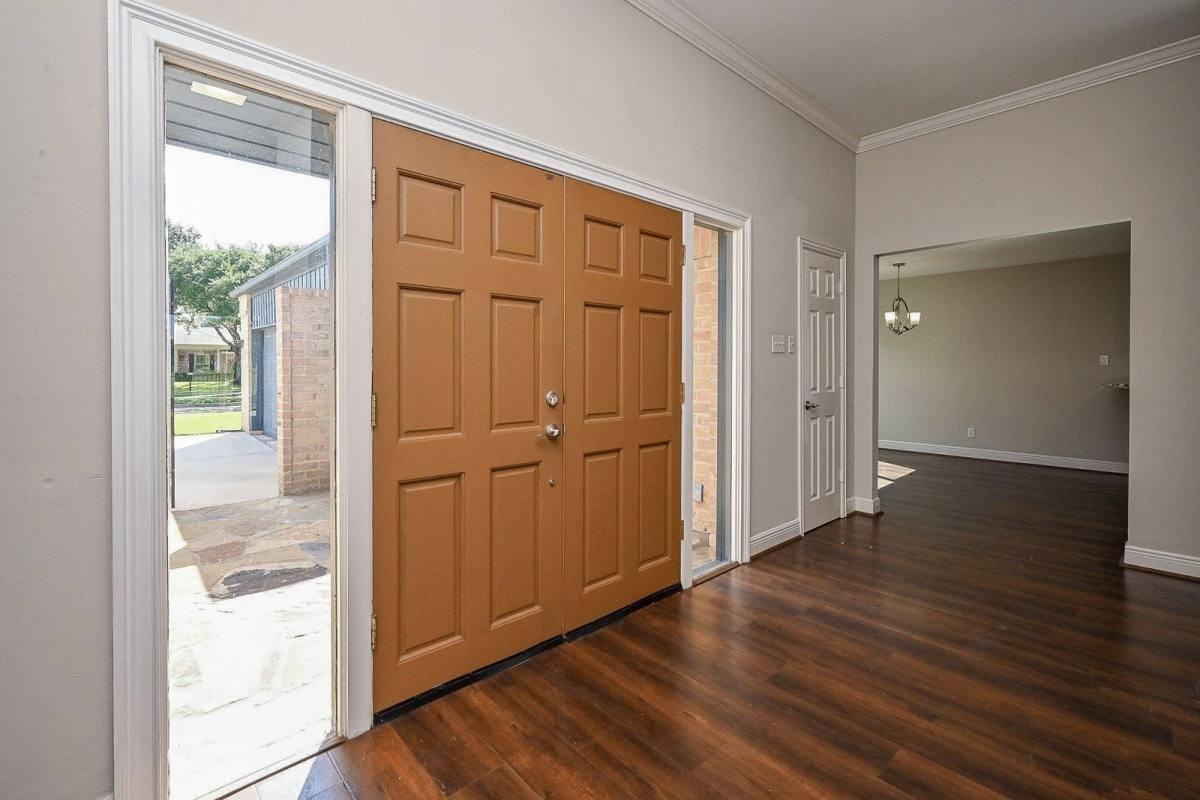414 Fox Briar Ln - Photo 2 of 10
